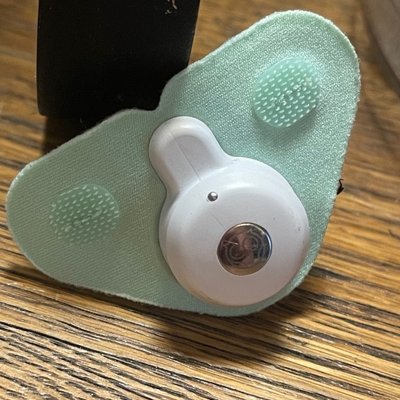 Qty 2 Owlet Gen3 sensors <USED> has small crack. - Picture 3 of 4